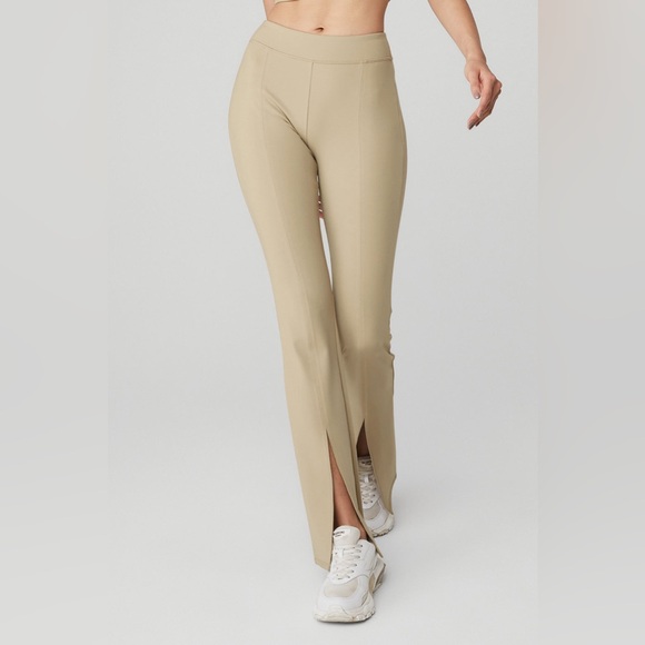 NWT Alo Yoga Airbrush High-Waist 7/8 Flutter Legging in California Sand - Picture 2 of 8